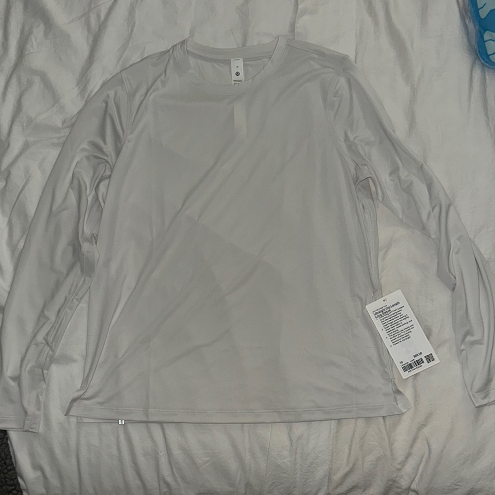 Lulu Lemon ultralight hip length, long sleeve shirt
